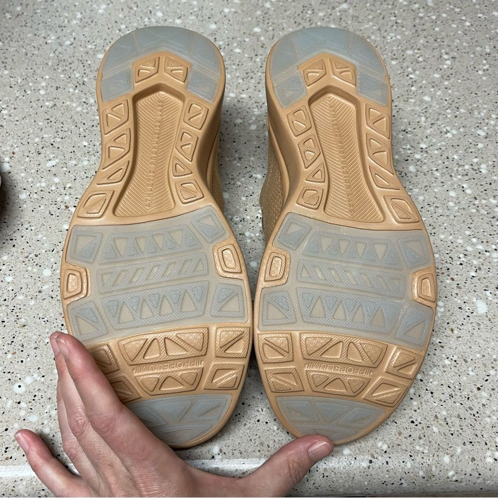 New In Box Men’s Apl Athletic Propulsion Labs Techloom Breeze Sz 7 Tan/Prestine — image 6 of 7